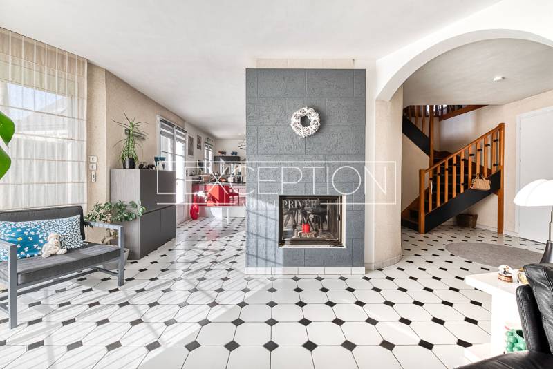 Maison de 175 m² à Bouchemaine dans le Maine-et-Loire avec 5 chambres, terrasse et spa