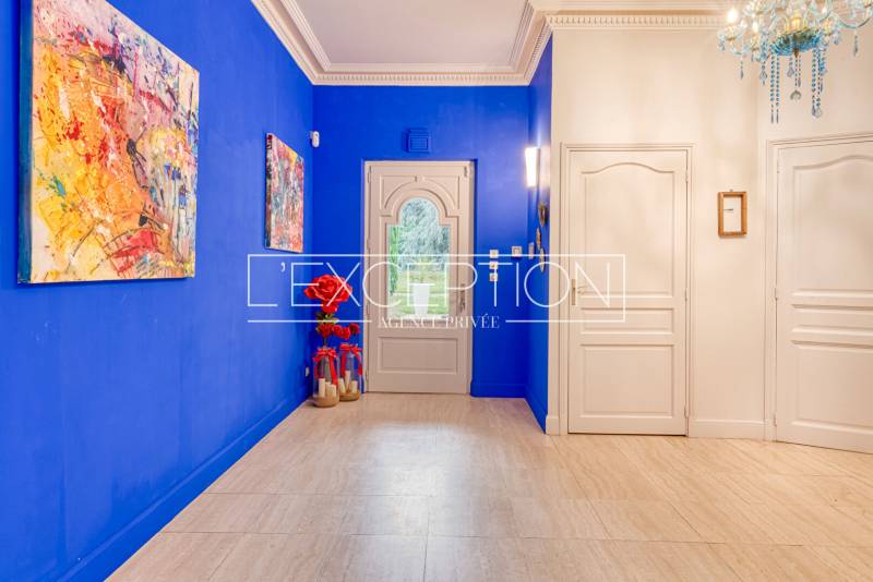 Propriété d’exception sur les bords de la Loire entre Angers et Saumur de 425 m², avec 6 chambres ainsi qu'un parc arboré.