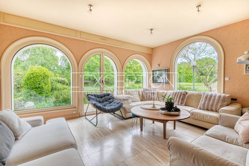 Propriété d’exception sur les bords de la Loire entre Angers et Saumur de 425 m², avec 6 chambres ainsi qu'un parc arboré.