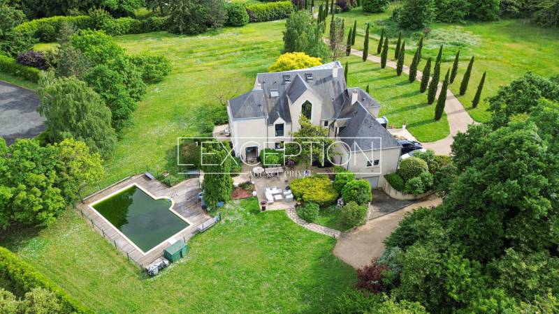 Propriété d’exception sur les bords de la Loire entre Angers et Saumur de 425 m², avec 6 chambres ainsi qu'un parc arboré.