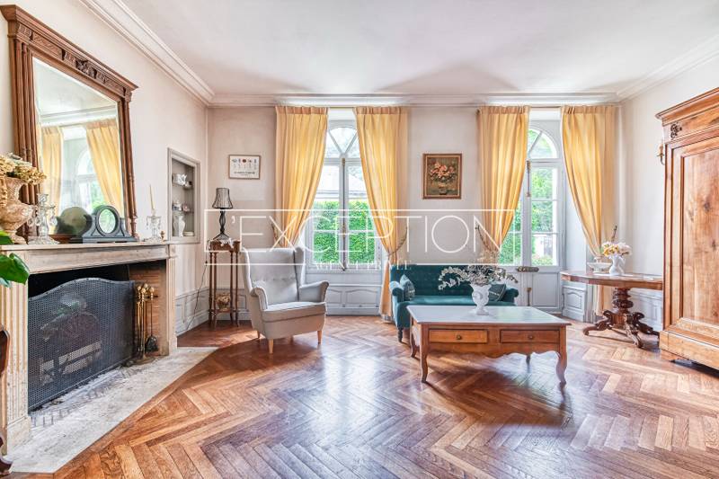 Propriété de charme 4 chambres avec parc arboré de 5.300 m² situé au bord d'une rivière, à Segré-en-Anjou Bleu, à 30 minutes d’Angers