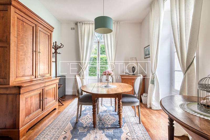 Propriété de charme 4 chambres avec parc arboré de 5.300 m² situé au bord d'une rivière, à Segré-en-Anjou Bleu, à 30 minutes d’Angers