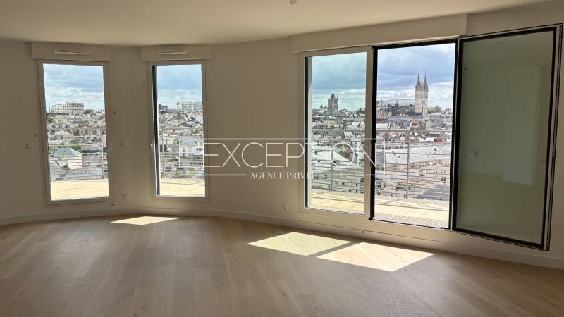 Appartement Contemporain de 122 m² disposant de 4 chambres, un garage ainsi qu'une Terrasse d’Exception de 71 m² donnant une Vue sur la Maine.