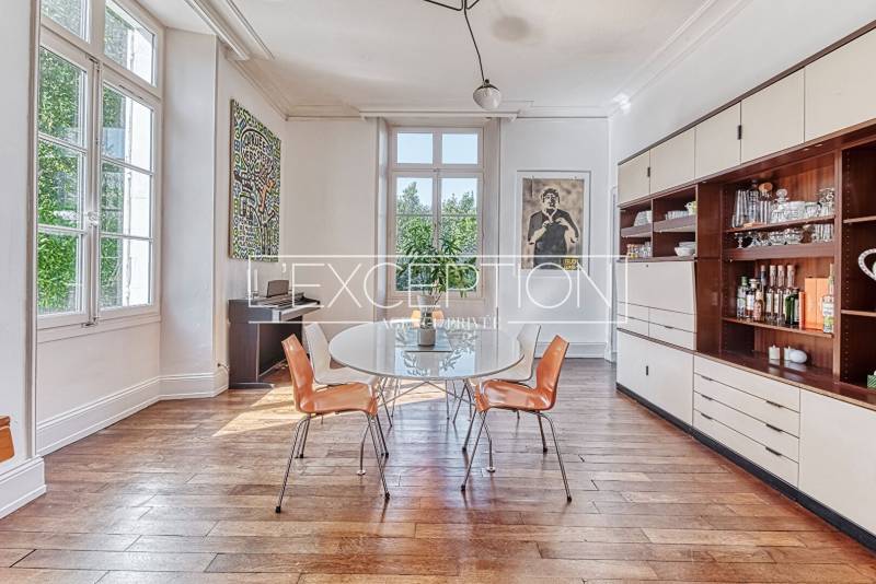 Une demeure familiale de caractère aux volumes généreux, au coeur de Châteauneuf-sur-Sarthe