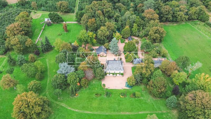 Propriété du XVIème et XVIIIèm Parc, piscine et nombreuses dépendances - Maine et Loire