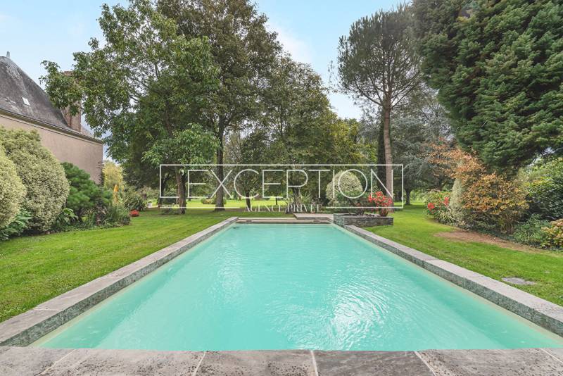 Propriété du XVIème et XVIIIèm Parc, piscine et nombreuses dépendances - Maine et Loire