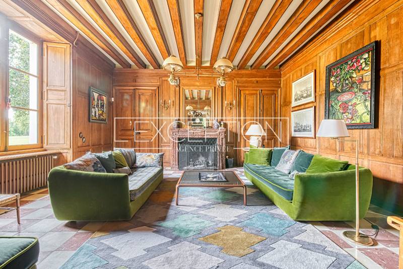 Propriété du XVIème et XVIIIèm Parc, piscine et nombreuses dépendances - Maine et Loire