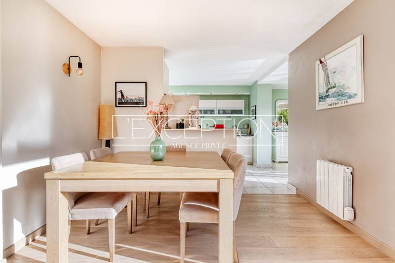 Maison de 168 m² dotée d'un pièce de vie avec cheminée, 5 chambres dont une suite parentale, jardin, double garage et piscine à Bouchemaine - Maine et Loire