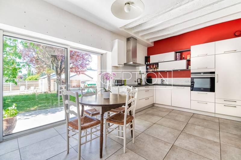 MURS ERIGNE  : Propriété de charme du XIXème avec piscine et dépendance