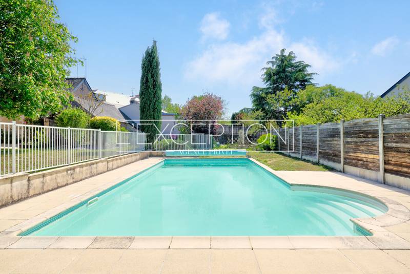 MURS ERIGNE  : Propriété de charme du XIXème avec piscine et dépendance